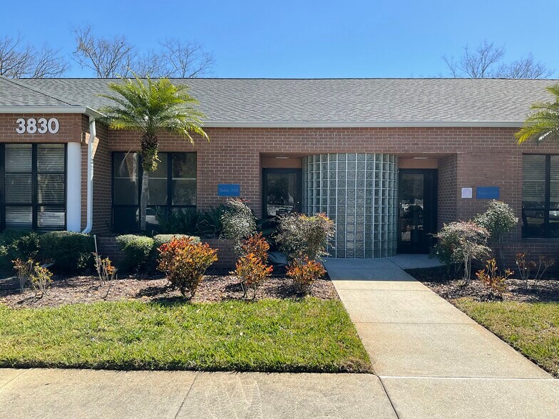 3830 Tampa Rd, Palm Harbor, FL à vendre - Photo de l’immeuble – Image 3 sur 30