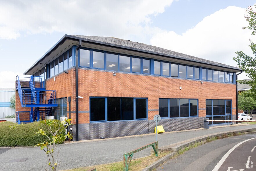 Manor Royal, Crawley à louer - Photo de l’immeuble – Image 2 sur 3