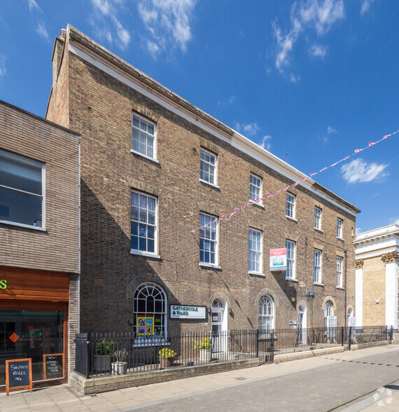 37 High St, Huntingdon à louer - Photo principale – Image 1 sur 6