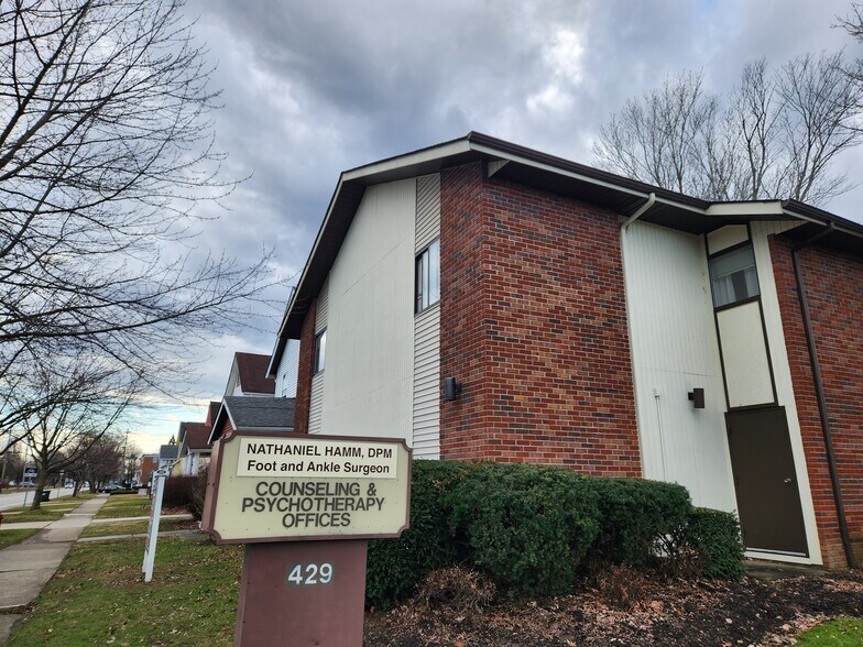 429 Front St, Berea, OH à louer - Photo principale – Image 1 sur 8