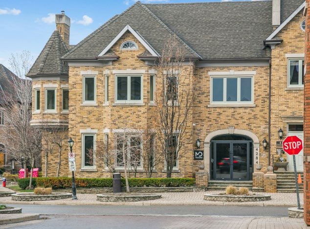 4284 Village Centre Crt, Mississauga, ON à louer Photo de l’immeuble– Image 1 sur 2