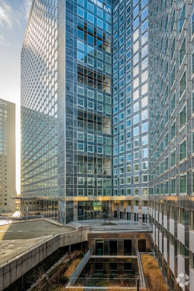 6 Place Des Degrés, Puteaux à louer - Photo de l’immeuble – Image 3 sur 3