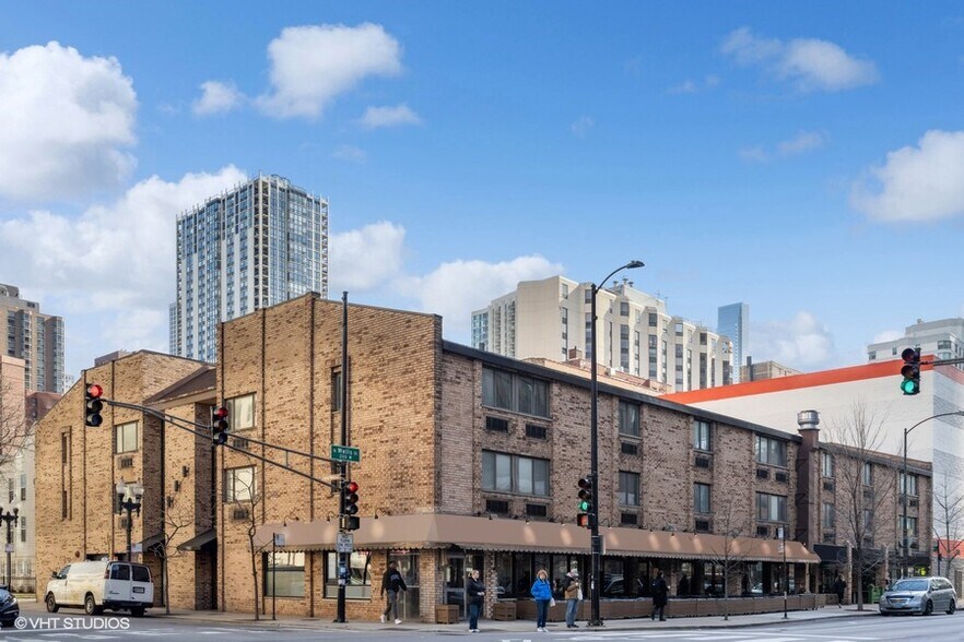 163 W. Division / 1143 N. Wells portefeuille de 7 biens à vendre sur LoopNet.fr - Photo de l’immeuble – Image 2 sur 20