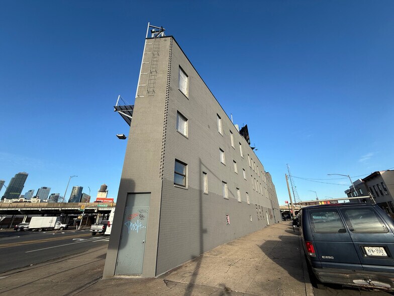 51-03 Van Dam St, Long Island City, NY à louer - Photo de l’immeuble – Image 3 sur 7