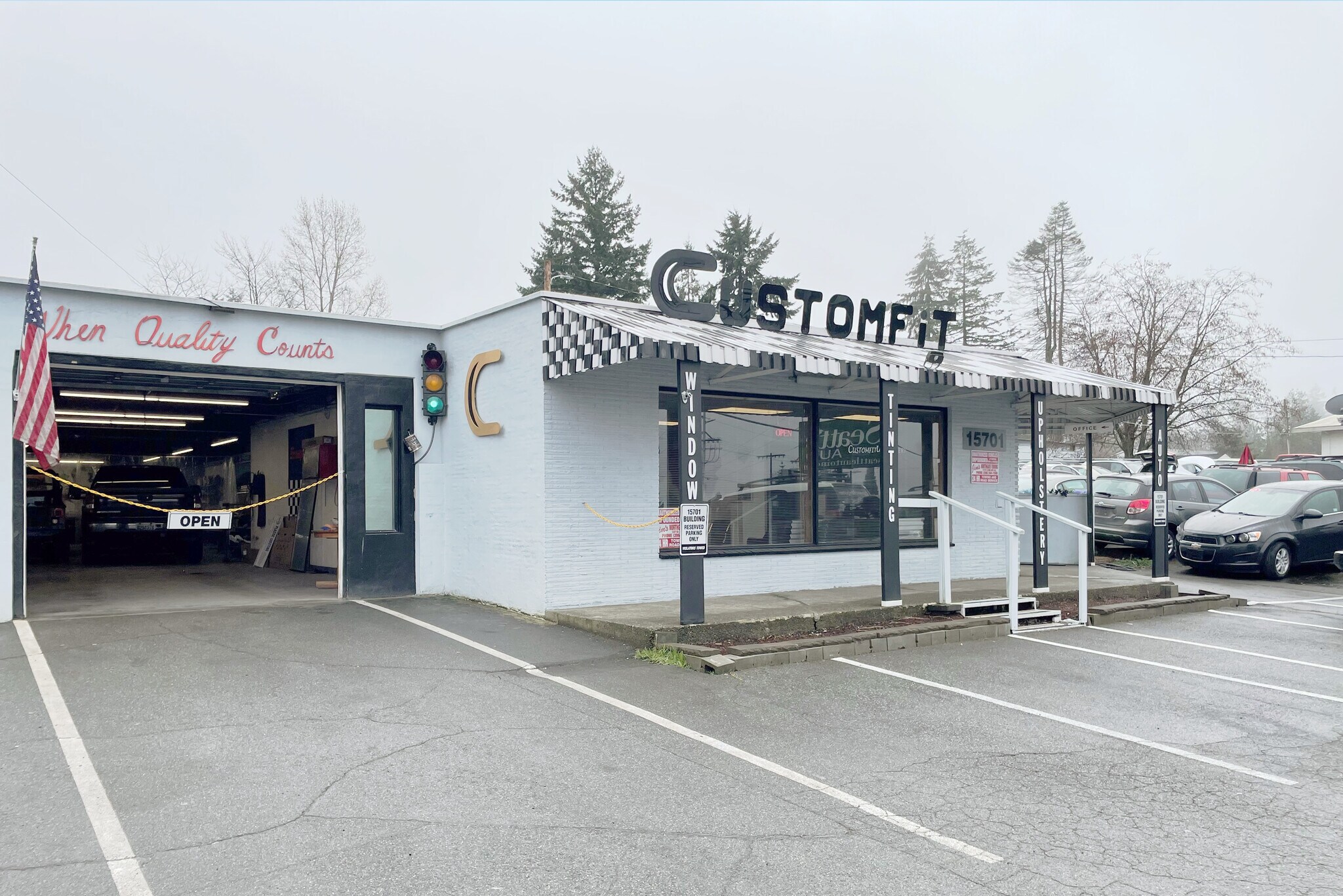 15701 Highway 99, Lynnwood, WA à louer Photo de l’immeuble– Image 1 sur 5