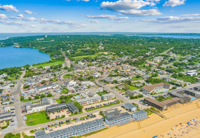 45 S Elmwood Ave, Montauk, NY à vendre - Photo de l’immeuble – Image 3 sur 9