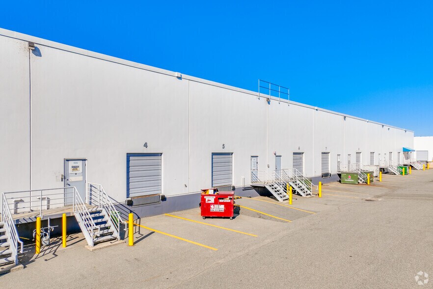 3711 N Fraser Way, Burnaby, BC à louer - Photo de l’immeuble – Image 3 sur 4