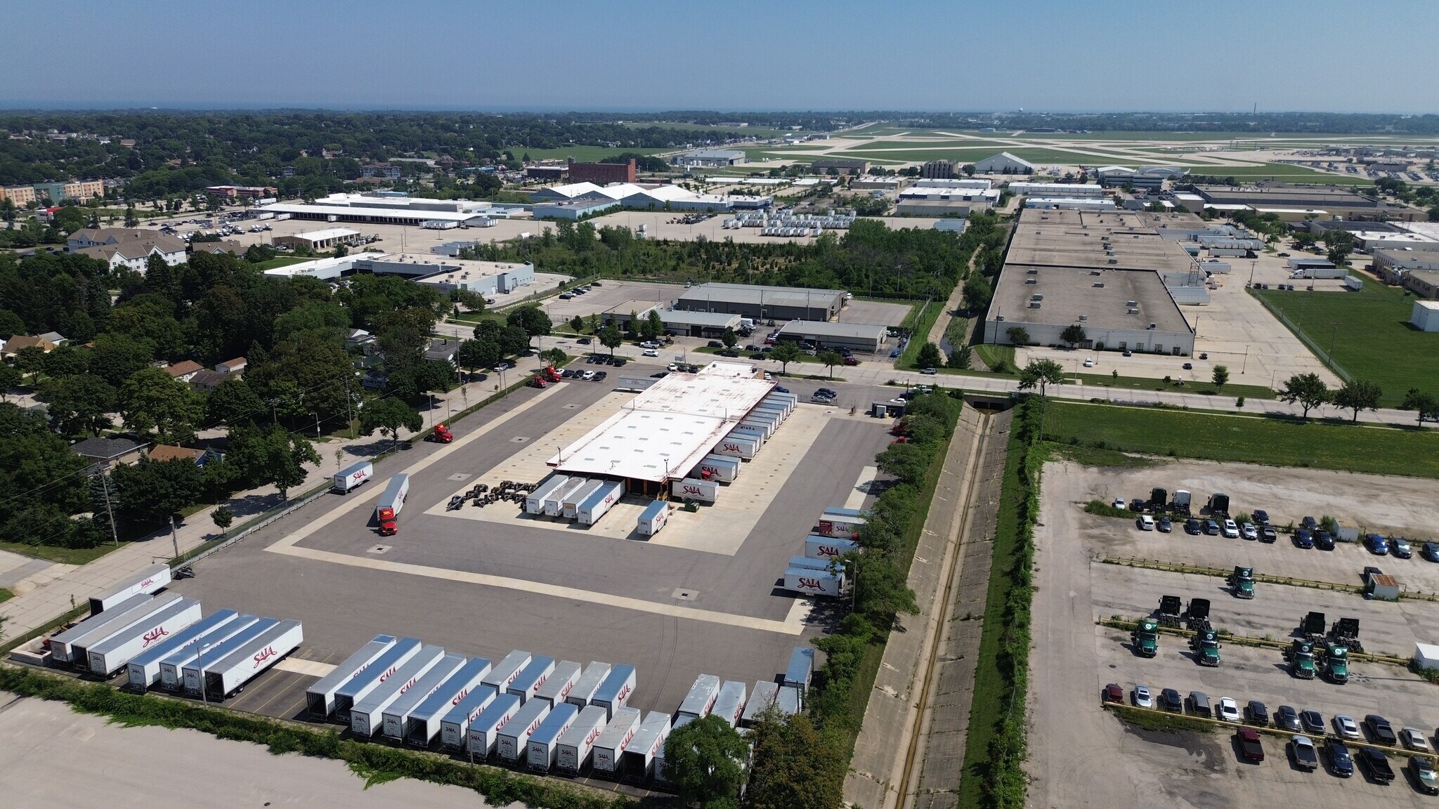 4939 S Sixth St, Milwaukee, WI à louer Photo principale– Image 1 sur 5