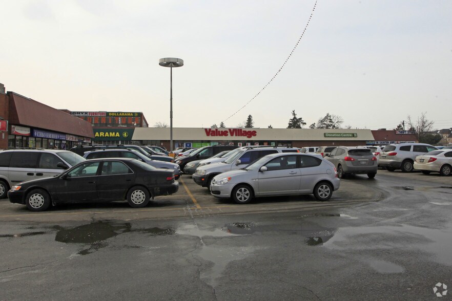 10620 Yonge St, Richmond Hill, ON à vendre - Photo de l’immeuble – Image 2 sur 4