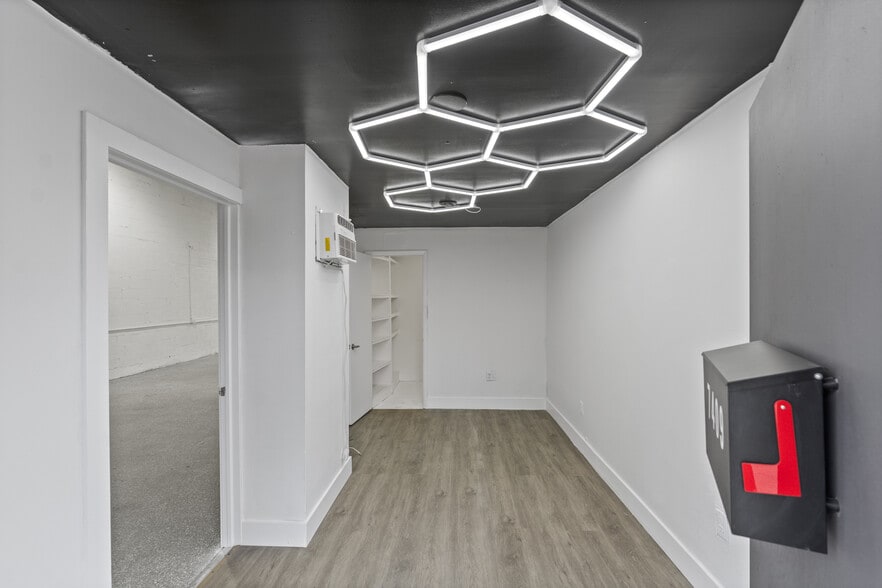 7403 NW 7th St, Miami, FL à louer - Photo intérieure – Image 2 sur 18