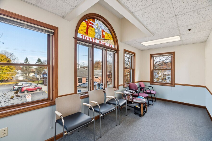 61 Depot St, White River Junction, VT à vendre - Photo de l’immeuble – Image 3 sur 40