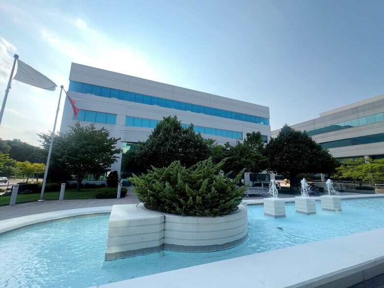 878 Veterans Memorial Hwy, Hauppauge, NY à louer - Photo de l’immeuble – Image 3 sur 15