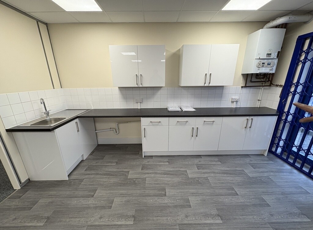 Tollgate, Eastleigh, HAM SO53 3TG - Lot 7 - - Photo intérieure - Image 1 of 5