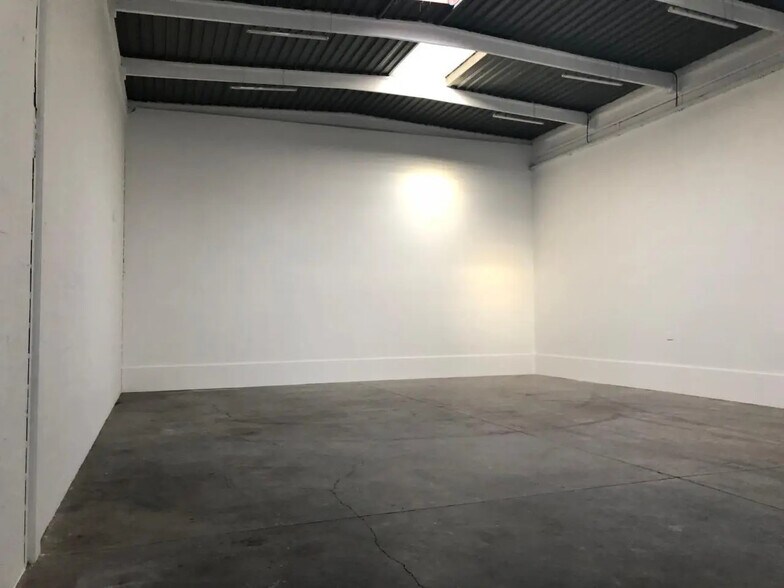 Local d’activités dans Bondoufle à louer - Photo de l’immeuble – Image 1 sur 9