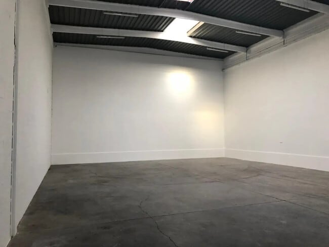 Plus de détails pour Bureau, Local d'activités à louer