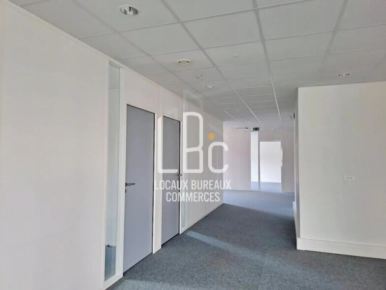 Bureau dans Saint-Herblain à vendre - Photo de l’immeuble – Image 3 sur 8