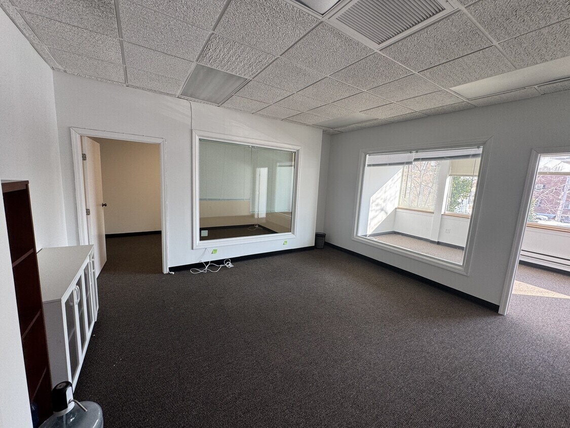 240 Plandome Rd, Manhasset, NY à louer Photo intérieure– Image 1 sur 13