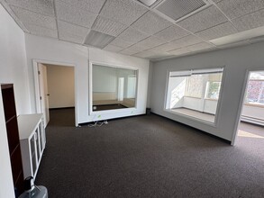 240 Plandome Rd, Manhasset, NY à louer Photo intérieure– Image 1 sur 13