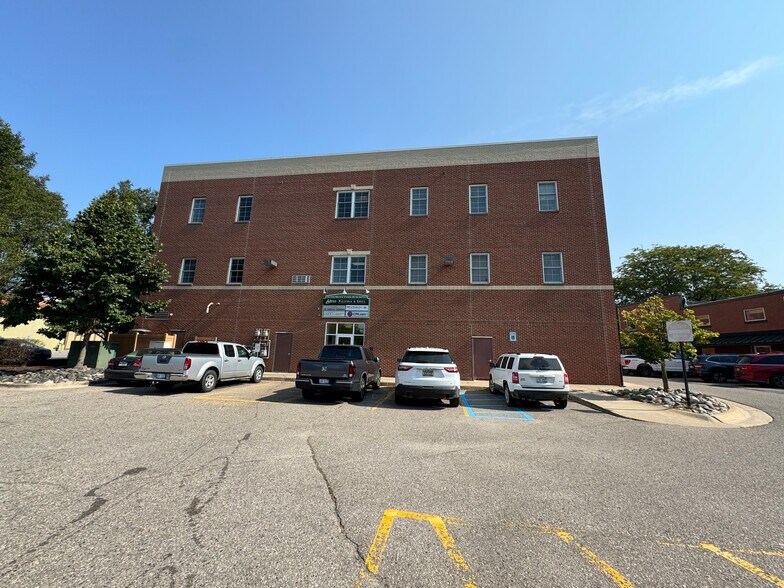 8031 Main St, Dexter, MI à louer - Photo de l’immeuble – Image 3 sur 5