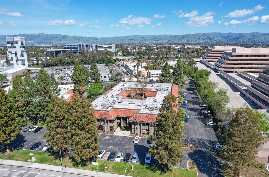 1754 Technology Dr, San Jose, CA à vendre - Photo de l’immeuble – Image 1 sur 39