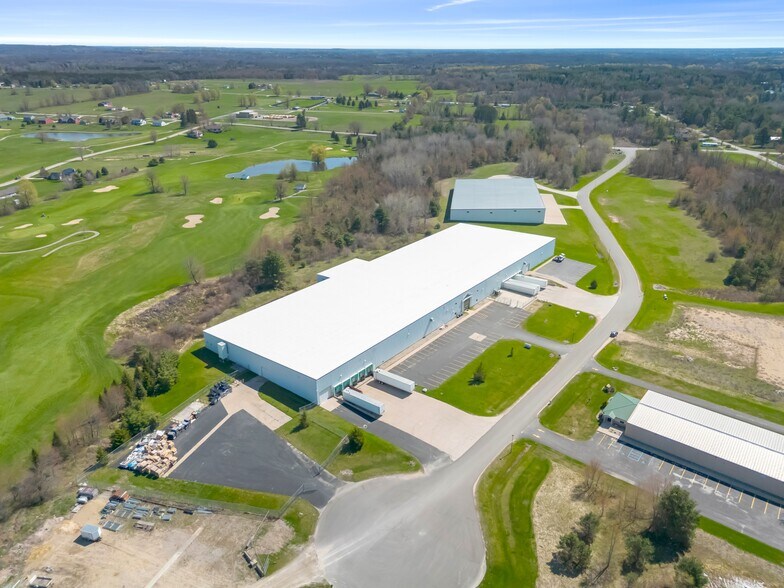 1250 Commerce Dr, Farwell, MI à vendre - Photo de l’immeuble – Image 2 sur 12