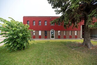 5260 Ramsay Rue, Saint-hubert, QC à louer Photo de l’immeuble– Image 2 sur 8