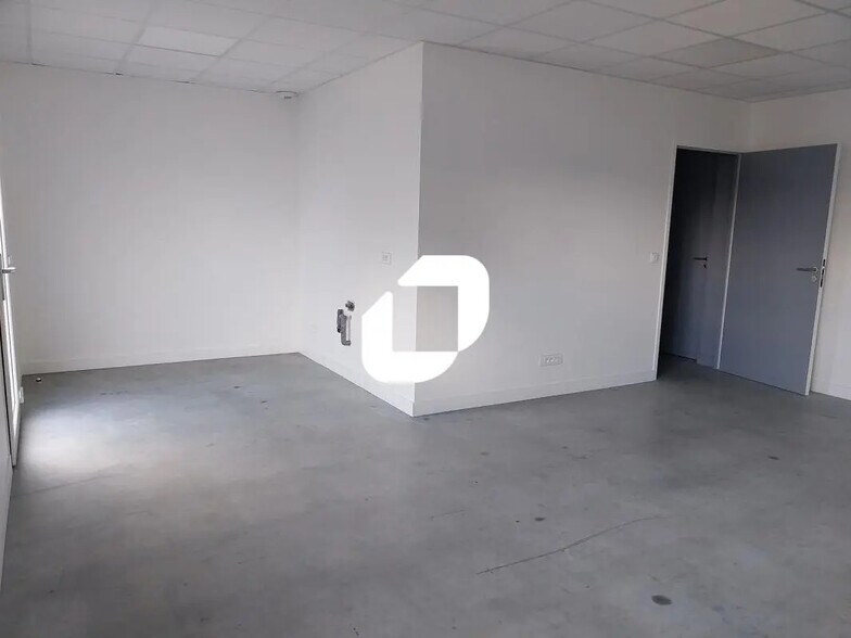 Bureau dans Couëron à louer - Photo de l’immeuble – Image 3 sur 19