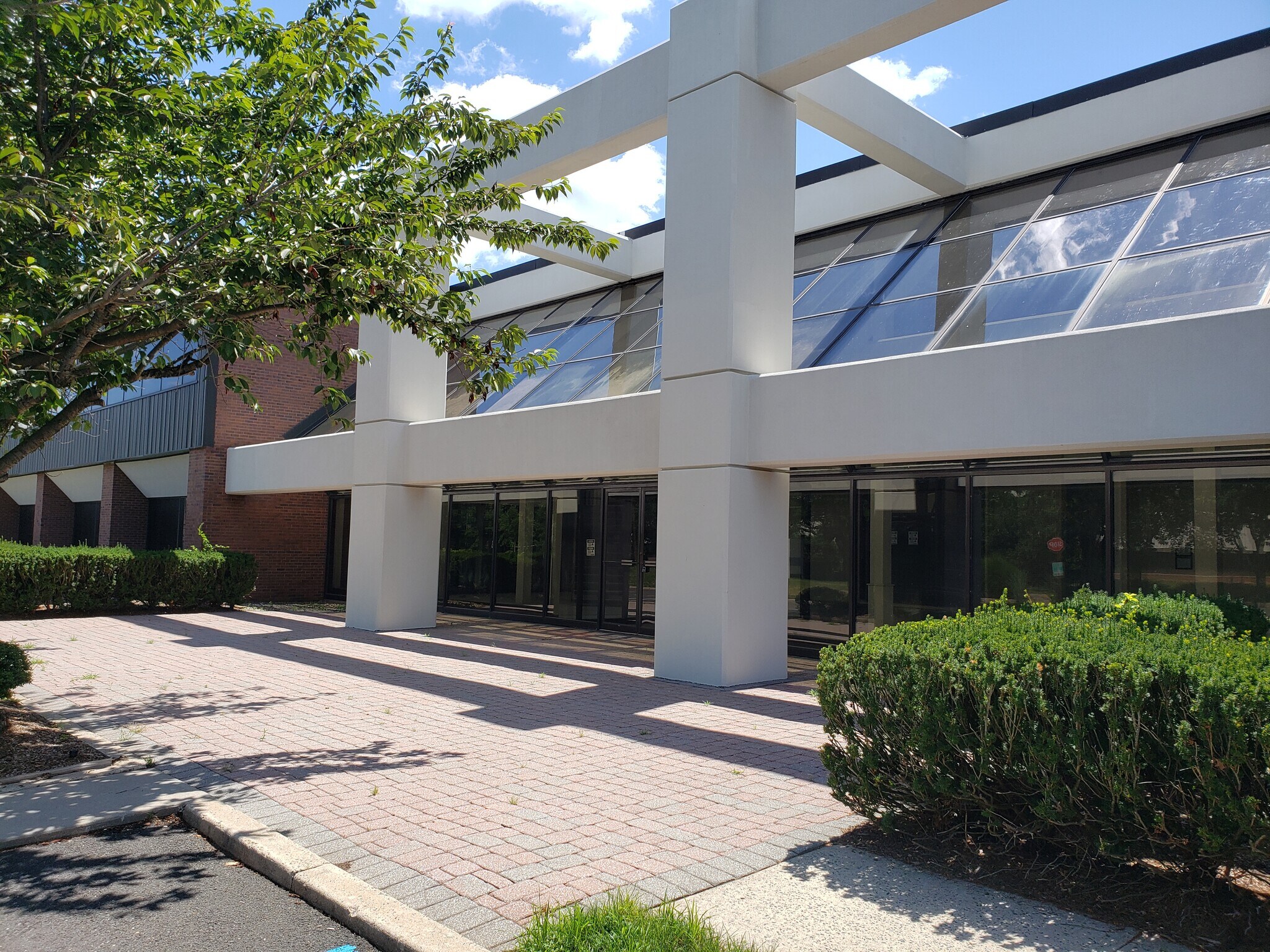 1 Riverview Dr, Somerset, NJ à vendre Photo de l’immeuble– Image 1 sur 5