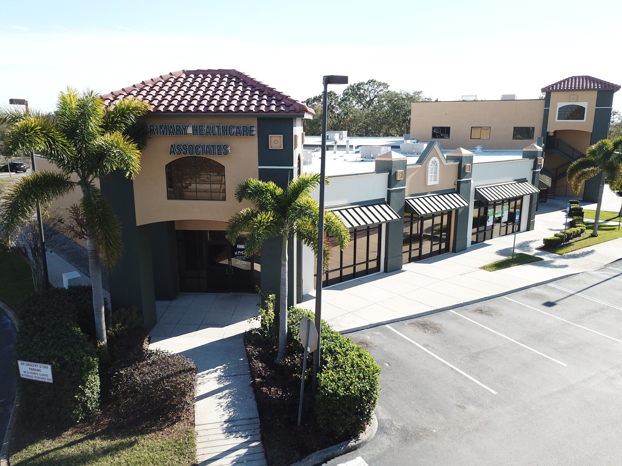 3063 Michigan Ave, Kissimmee, FL à louer Photo de l’immeuble– Image 1 sur 7