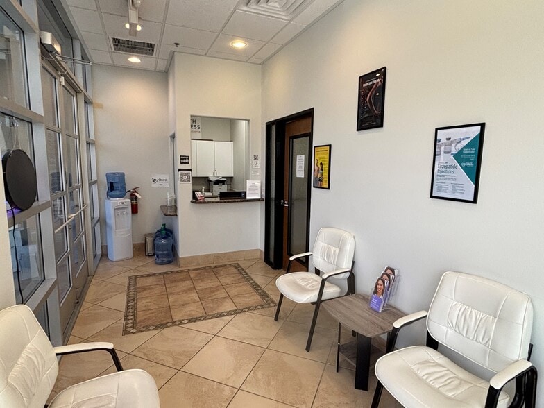 5185 S Durango Dr, Las Vegas, NV à louer - Photo intérieure – Image 3 sur 9