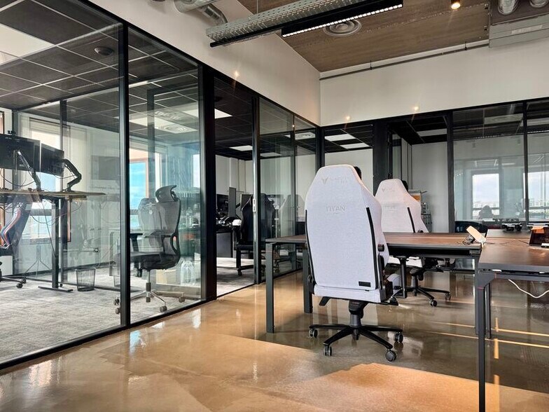 Bureau dans Genas à vendre - Photo de l’immeuble – Image 3 sur 17