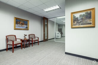 2700 Research Forest Dr, The Woodlands, TX à louer Hall d’entrée– Image 2 sur 4