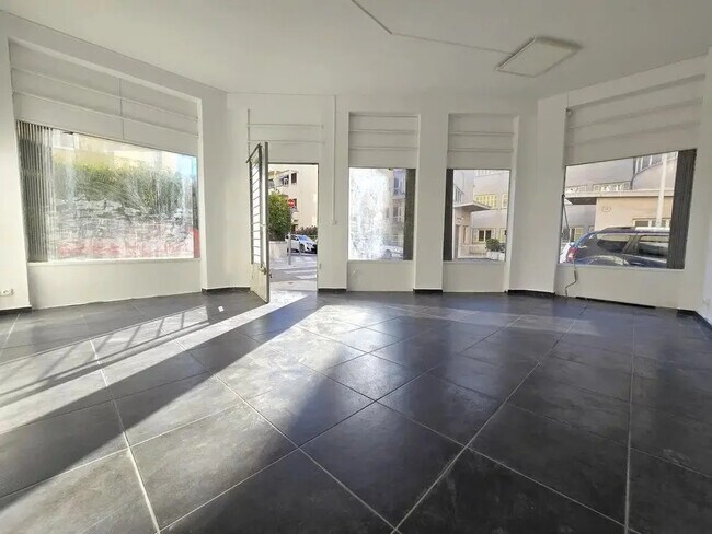 Plus de détails pour Local commercial à vendre