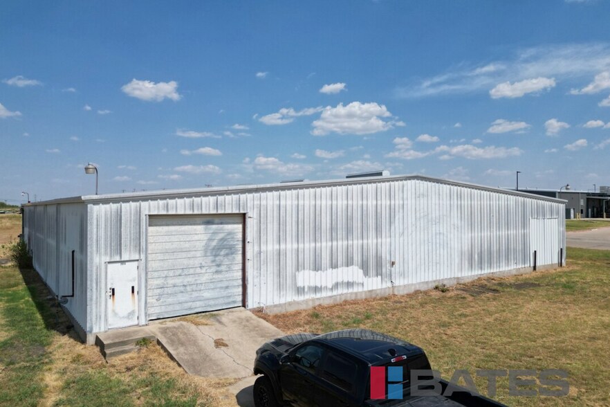 2004 Jack Mckay Blvd, Ennis, TX à vendre - Photo de l’immeuble – Image 1 sur 4