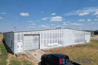 Plus de détails pour 2004 Jack Mckay Blvd, Ennis, TX - Local d’activités à vendre
