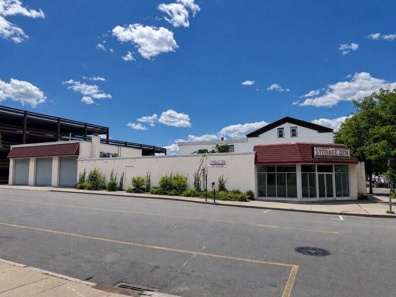 1061 Main St, Peekskill, NY à louer - Photo de l’immeuble – Image 1 sur 23