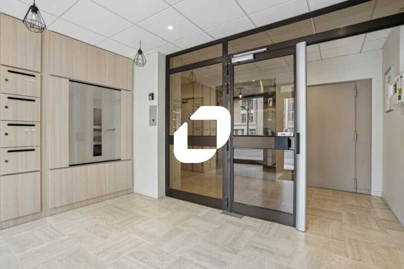 Bureau dans Clichy à louer - Hall d’entrée – Image 2 sur 13