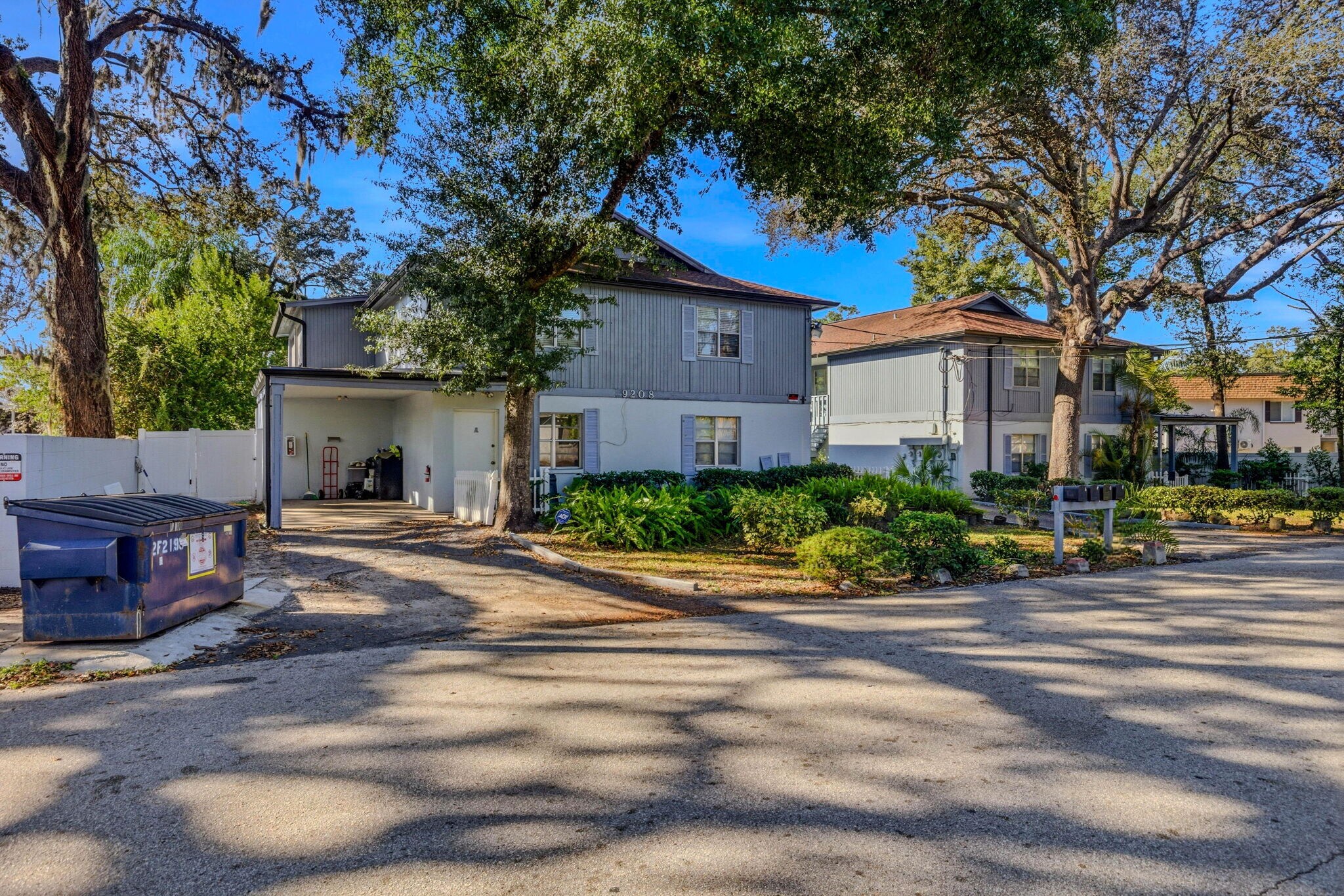 9208 N Connechusett Rd, Tampa, FL à vendre Photo principale– Image 1 sur 20