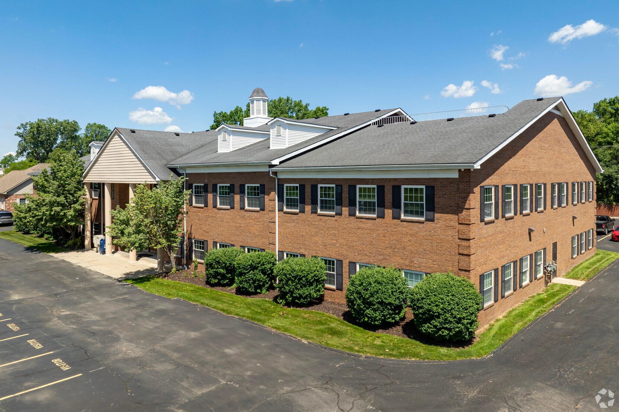 41000 W 7 Mile Rd, Northville, MI à vendre Photo de l’immeuble– Image 1 sur 28