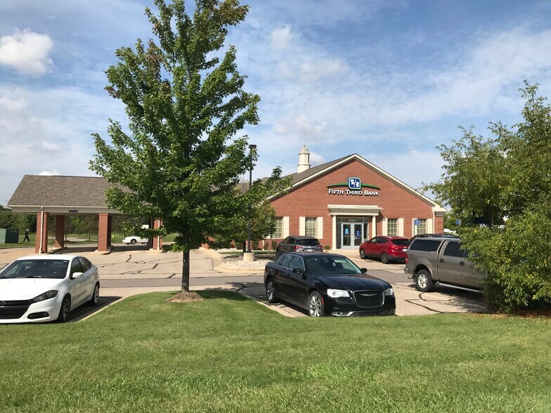 39907 S Groesbeck Hwy, Clinton Township, MI à louer - Photo de l’immeuble – Image 3 sur 6