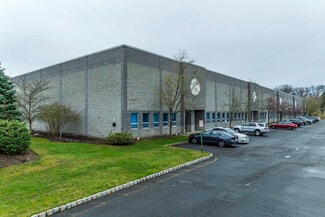 Plus de détails pour 616 Corporate Way, Valley Cottage, NY - Industriel/Logistique à louer