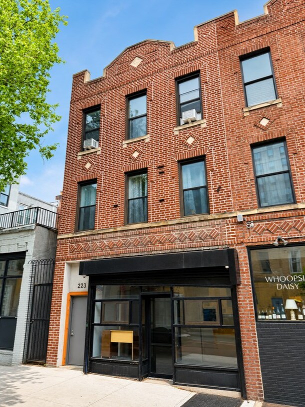 223 Rogers Ave, Brooklyn, NY à vendre Photo de l’immeuble– Image 1 sur 2