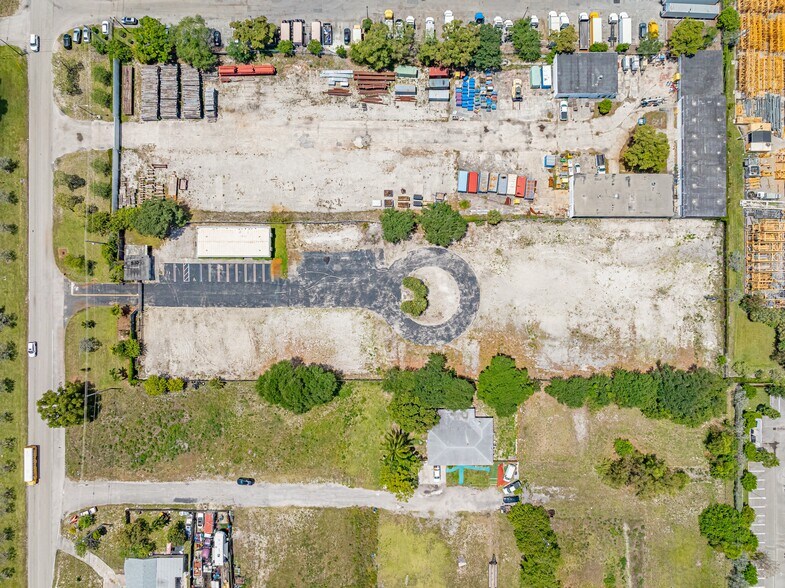 1911 NW 15th St, Pompano Beach, FL à louer - Photo de l’immeuble – Image 3 sur 5