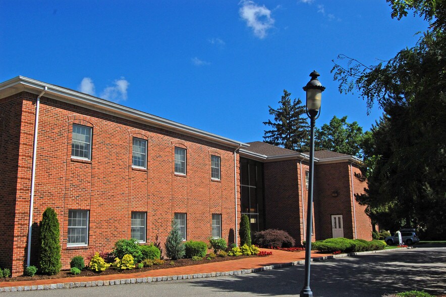 383 Main St, Chatham, NJ à louer - Photo de l’immeuble – Image 3 sur 21