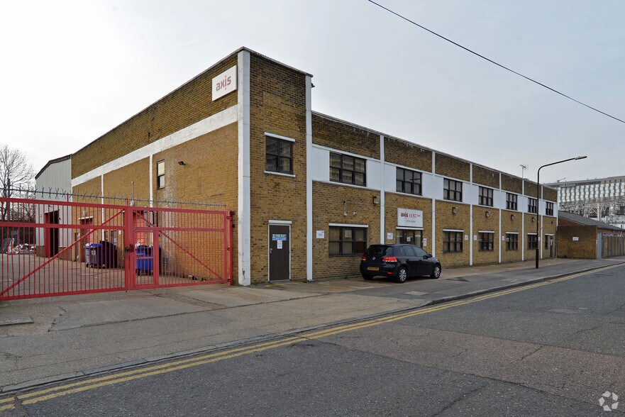 11-15 Gibbins Rd, Londres à louer - Photo principale – Image 1 sur 4