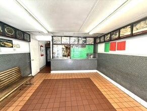 2202 E Monument St, Baltimore, MD à louer Photo intérieure– Image 1 sur 3