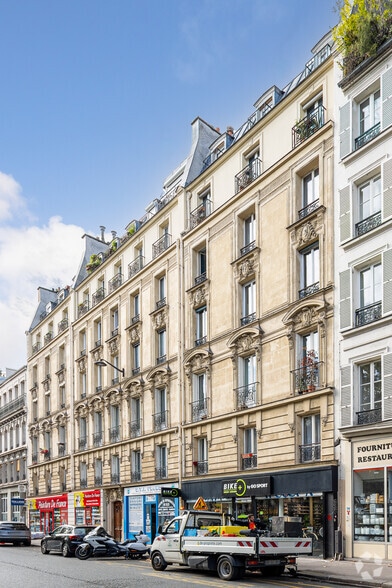24 Rue Jean-Pierre Timbaud, Paris à louer - Photo de l’immeuble – Image 2 sur 2
