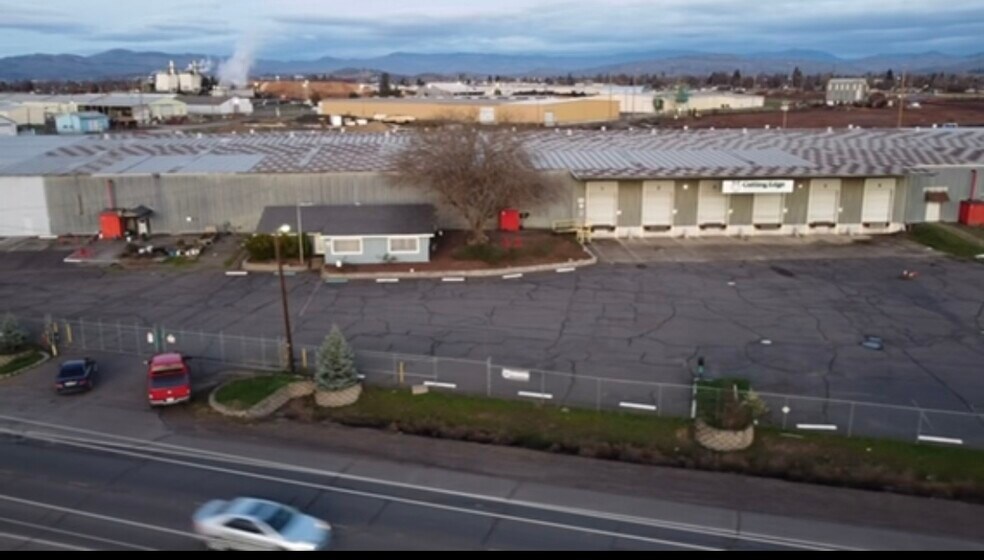 7930 Agate Rd, White City, OR à louer - Photo de l’immeuble – Image 1 sur 6