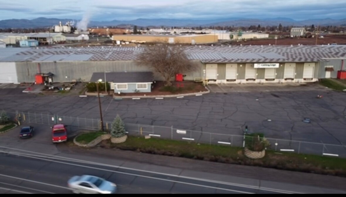 7930 Agate Rd, White City, OR à louer Photo de l’immeuble– Image 1 sur 7