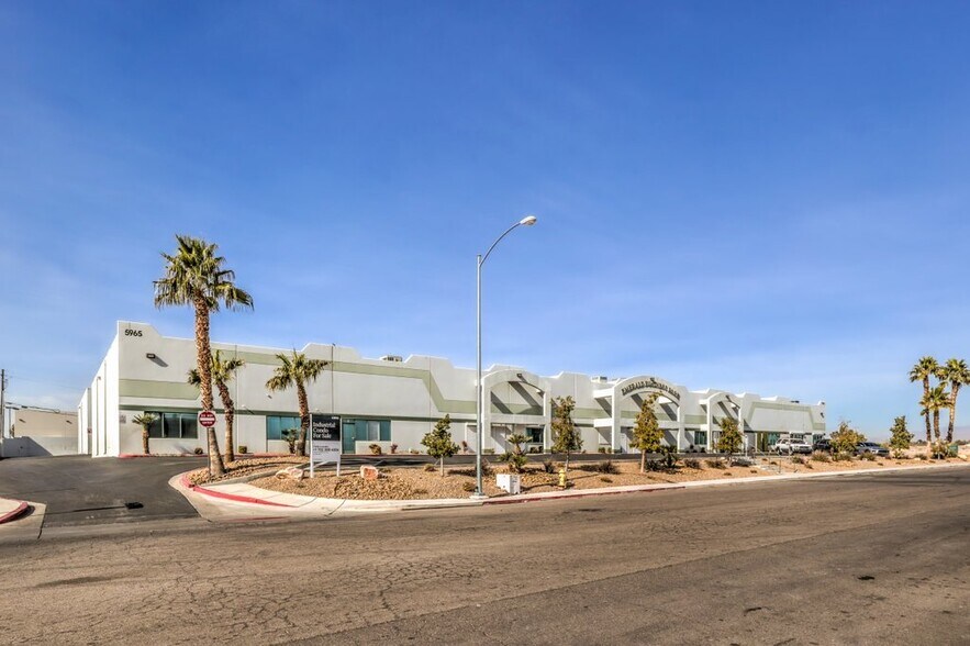 5965 Harrison Dr, Las Vegas, NV à louer - Photo de l’immeuble – Image 3 sur 44